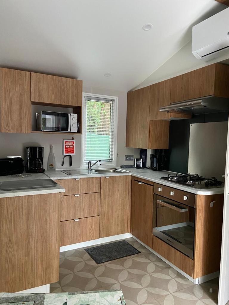 Mobil Home Aventura 6-8 Personnes Tout Confort سانت-بريفين-لي-بان المظهر الخارجي الصورة
